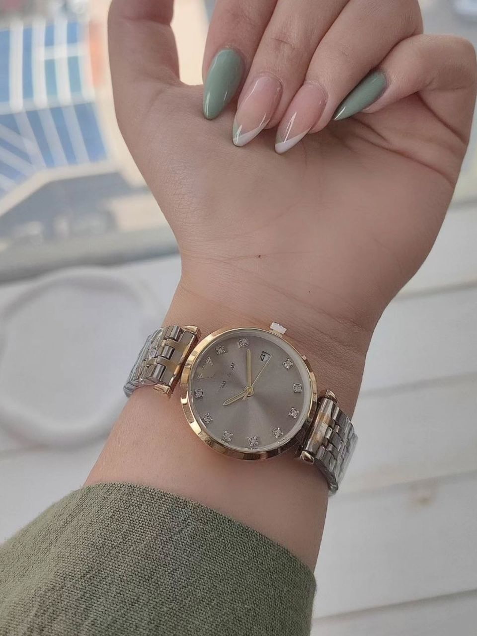 ساعت مچی زنانه کلاسیک با طراحی دو رنگ