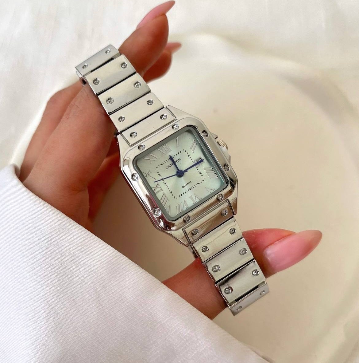 ساعت کارتیر زنانه سانتوز صفحه آبی روشن