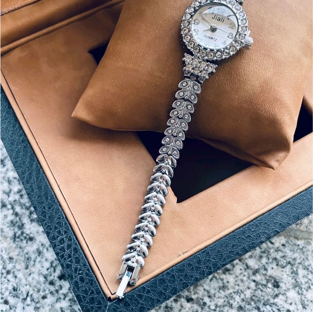 ساعت مچی دخترانه ظریف و باتری اضافی