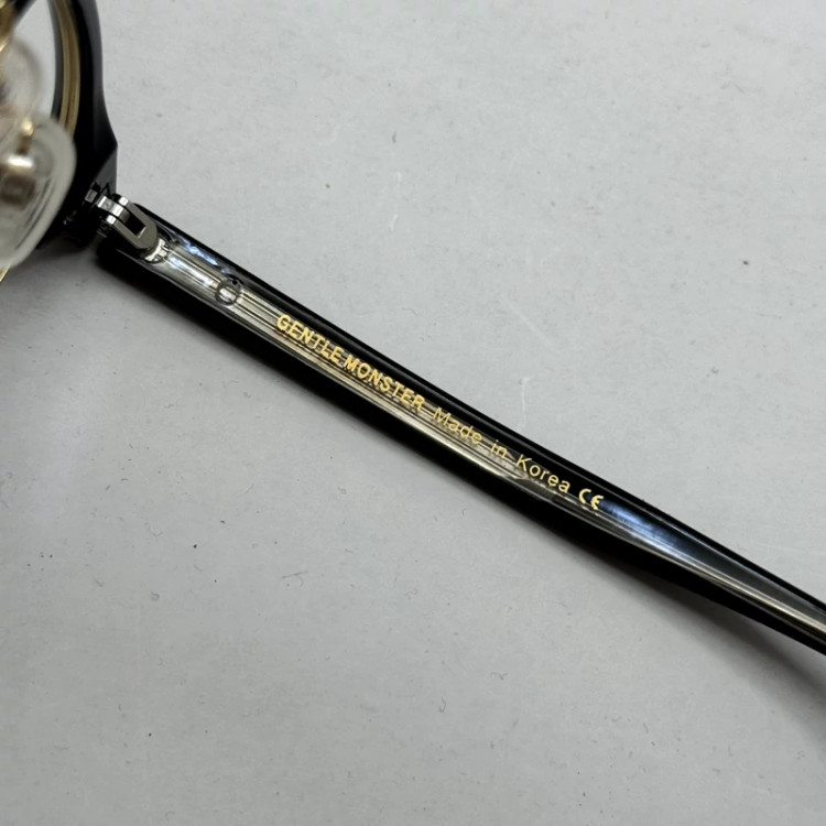 تصویر فریم عینک طبی بلوکات کلاب مستر برند جنتل مانستر دسته سیم کره ای طلایی مشکی