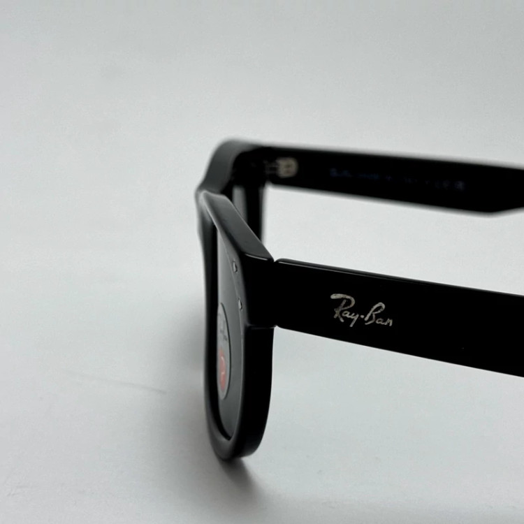 تصویر عینک آفتابی ریبن ویفرر ریورس پلاریزه سبز فریم مشکی براق به همراه پک کامل ریبن Rayban WAYFARER REVERSE RB 0502S