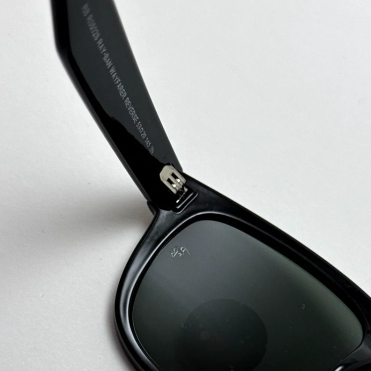 تصویر عینک آفتابی ریبن ویفرر ریورس پلاریزه سبز فریم مشکی براق به همراه پک کامل ریبن Rayban WAYFARER REVERSE RB 0502S