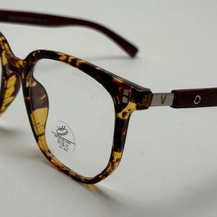 تصویر فریم عینک بلوکات طبی جنتل مانستر TR 8979 رنگ هاوانا به همراه کاور پارچه ای و دستمال