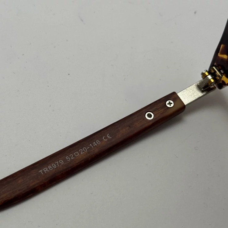 تصویر فریم عینک بلوکات طبی جنتل مانستر TR 8979 رنگ هاوانا به همراه کاور پارچه ای و دستمال