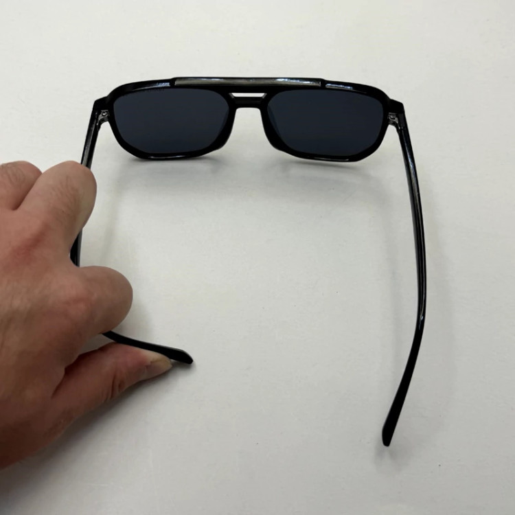 تصویر عینک آفتابی جنتل مانستر مشکی کد 88888 به همراه کاور پارچه ای و دستمال نانو