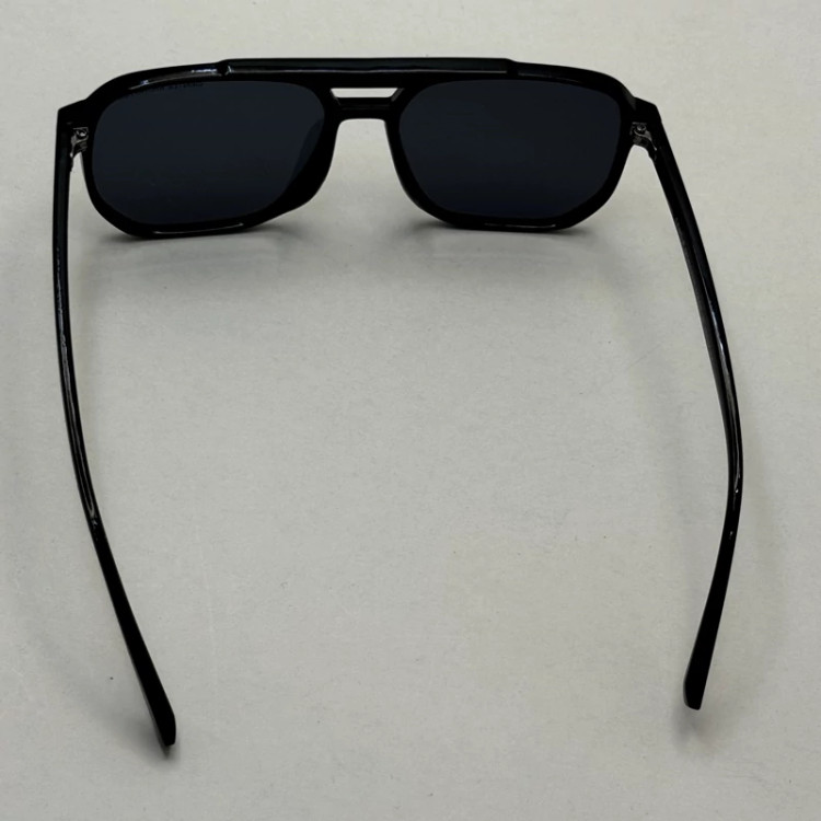 تصویر عینک آفتابی جنتل مانستر مشکی کد 88888 به همراه کاور پارچه ای و دستمال نانو