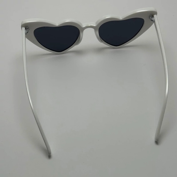 تصویر عینک آفتابی قلبی سفید برند دیور DIOR