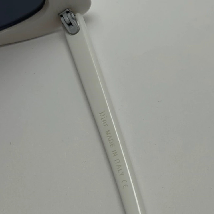 تصویر عینک آفتابی قلبی سفید برند دیور DIOR