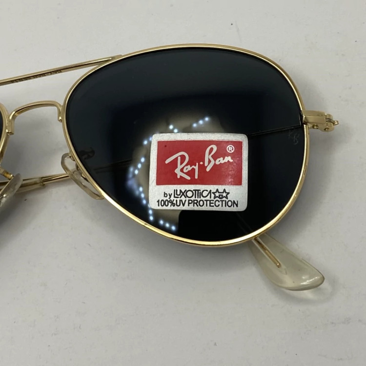 تصویر عینک ریبن خلبانی شیشه سنگ مشکی طلایی با پک کامل ریبن rayban aviator rb 3025