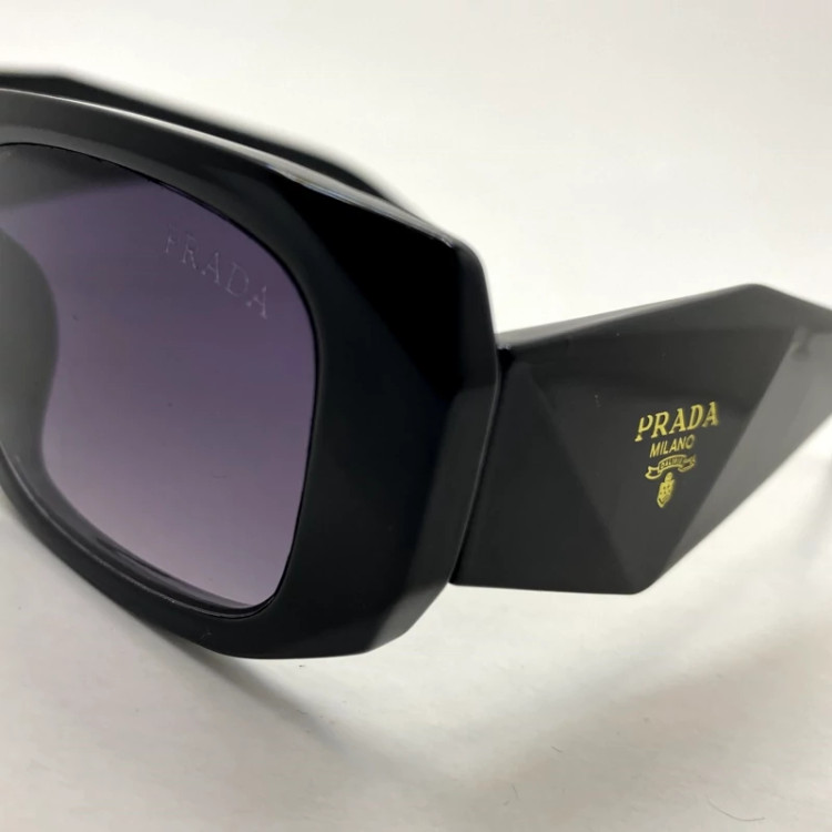 تصویر عینک آفتابی پرادا PRADA ایتالیا دسته سه بعدی مشکی کد 5916 همراه کاور و دستمال رایگان