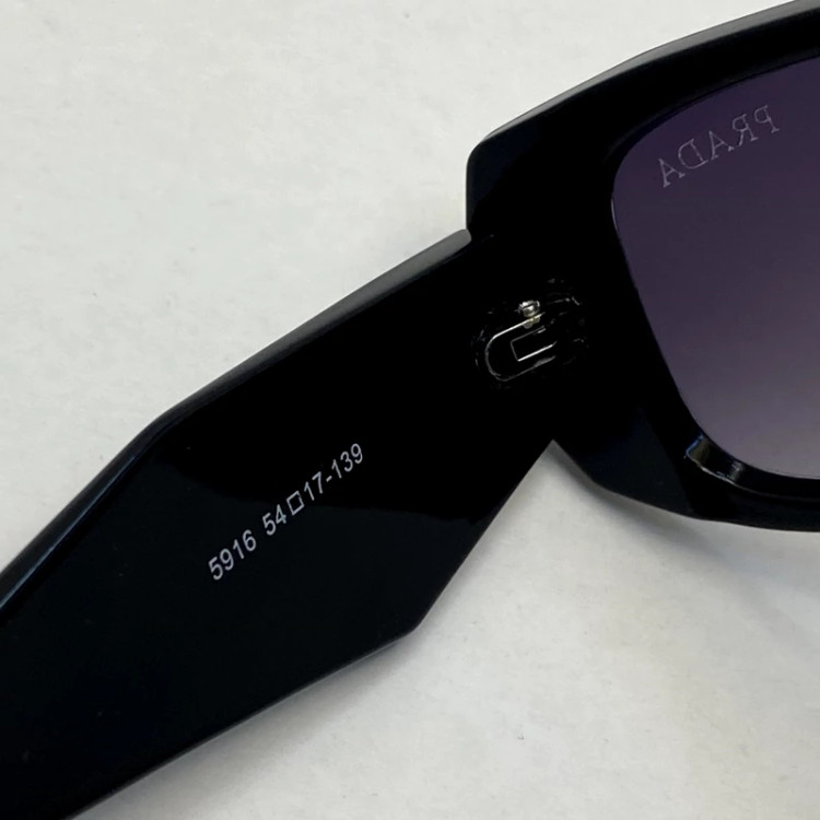 تصویر عینک آفتابی پرادا PRADA ایتالیا دسته سه بعدی مشکی کد 5916 همراه کاور و دستمال رایگان