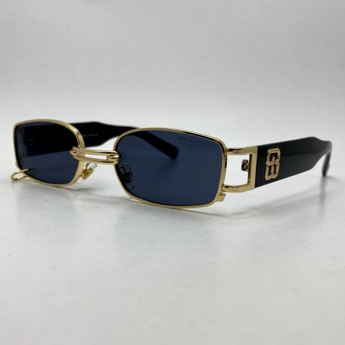 تصویر عینک آفتابی جنتل مانستر پیرسینگ دار مشکی ساخت ایتالیا به همراه کاور و دستمال نانو