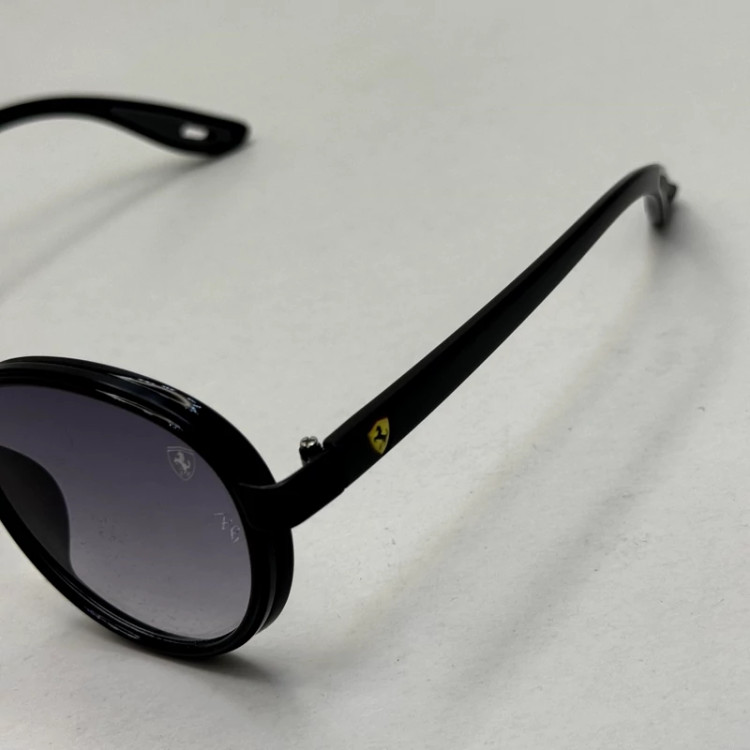 تصویر عینک آفتابی گرد ریبن فراری مشکی با پک کاملRayban Ferrari RB3705