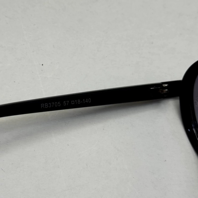 تصویر عینک آفتابی گرد ریبن فراری مشکی با پک کاملRayban Ferrari RB3705