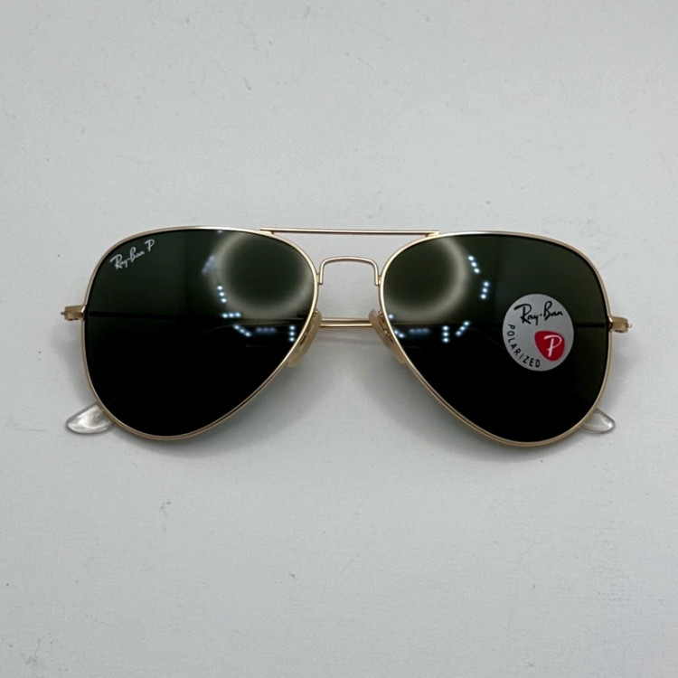تصویر عینک ریبن خلبانی شیشه سنگ پلاریزه سبز با فریم طلایی به همراه پک کامل ریبن کد Rayban RB 3026