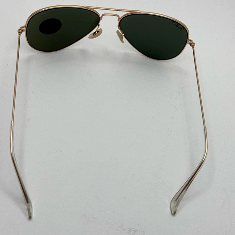 تصویر عینک ریبن خلبانی شیشه سنگ پلاریزه سبز با فریم طلایی به همراه پک کامل ریبن کد Rayban RB 3026