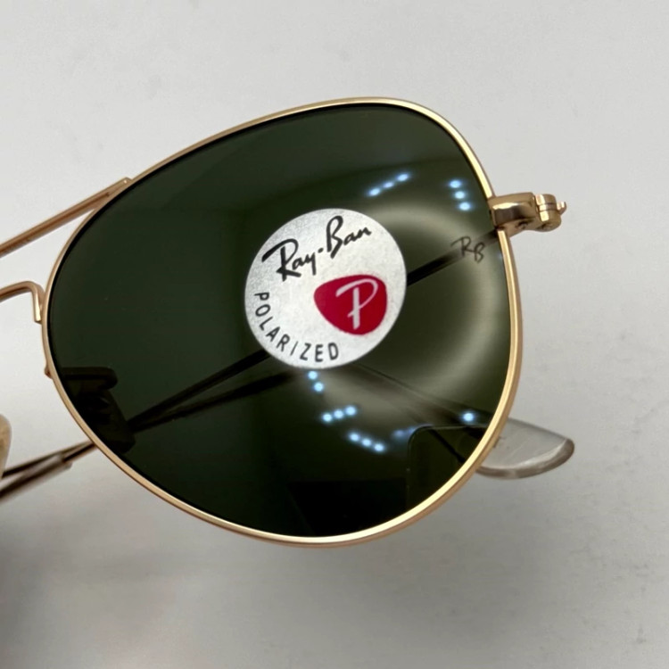 تصویر عینک ریبن خلبانی شیشه سنگ پلاریزه سبز با فریم طلایی به همراه پک کامل ریبن کد Rayban RB 3026