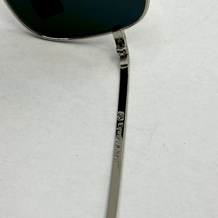 تصویر عینک آفتابی شیشه سنگ آمریکن اوپتیکال فریم نقره ای عدسی سبز سایز 54 آنتی رفلکس با پک کامل و آچار مخصوص عینک