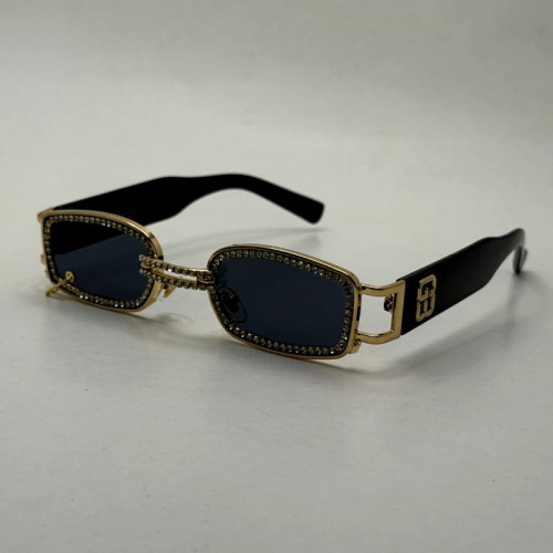 تصویر عینک آفتابی جنتل مانستر پیرسینگ دار نگین دار مشکی طلایی