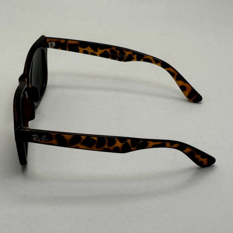 تصویر عینک آفتابی ریبن ویفرری پلنگی عدسی مشکی REYBAN WAYFARER سایز 50 با پک کامل