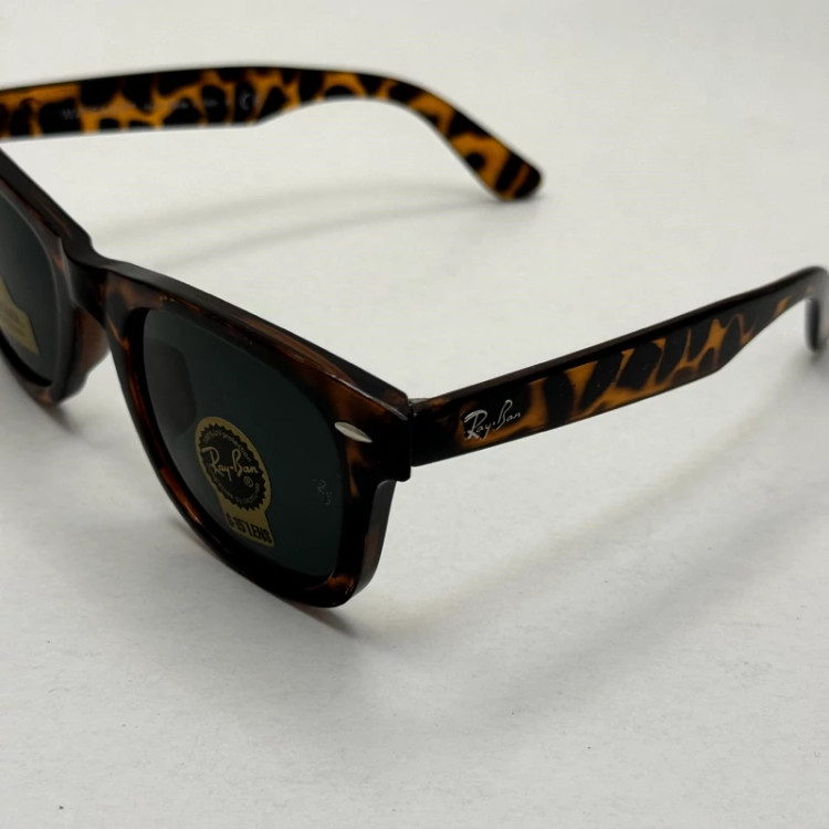 تصویر عینک آفتابی ریبن ویفرری پلنگی عدسی مشکی REYBAN WAYFARER سایز 50 با پک کامل