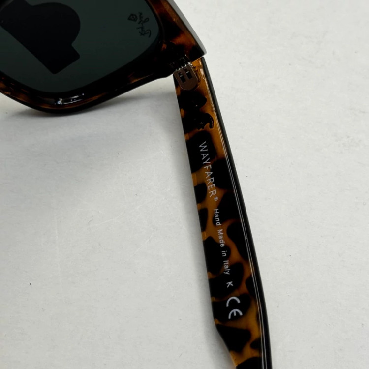 تصویر عینک آفتابی ریبن ویفرری پلنگی عدسی مشکی REYBAN WAYFARER سایز 50 با پک کامل