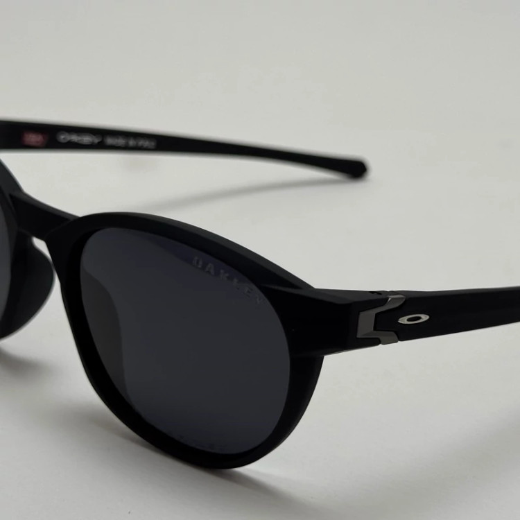 تصویر عینک آفتابی پلاریزه اوکلی Oakley تمام مشکی گرد کد TO4910
