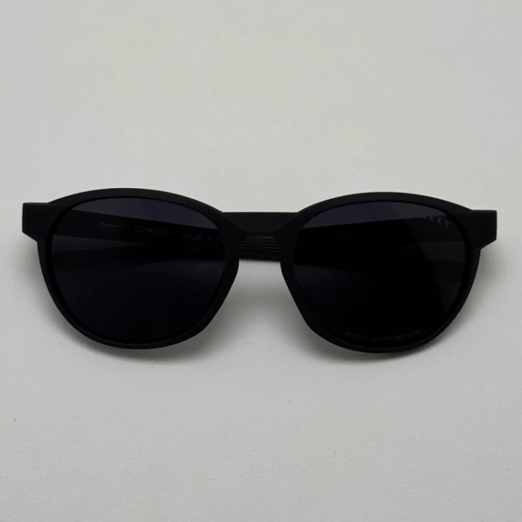 تصویر عینک آفتابی پلاریزه اوکلی Oakley تمام مشکی گرد کد TO4910
