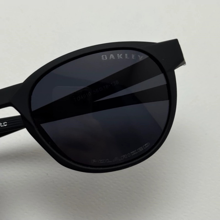 تصویر عینک آفتابی پلاریزه اوکلی Oakley تمام مشکی گرد کد TO4910