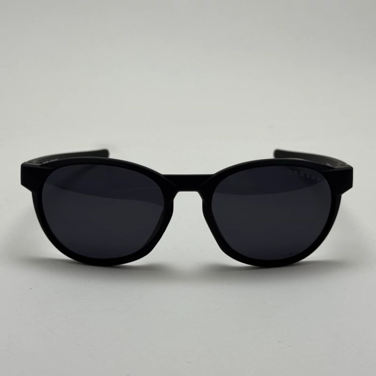 تصویر عینک آفتابی پلاریزه اوکلی Oakley تمام مشکی گرد کد TO4910