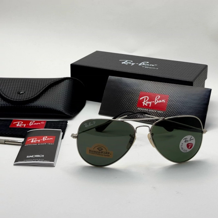 تصویر عینک ریبن خلبانی شیشه سنگ پلاریزه سبز با فریم نقره ای به همراه پک کامل ریبن کد Rayban RB 3026