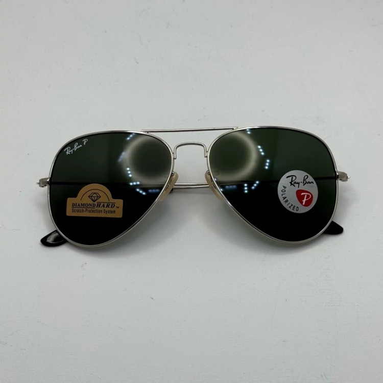 تصویر عینک ریبن خلبانی شیشه سنگ پلاریزه سبز با فریم نقره ای به همراه پک کامل ریبن کد Rayban RB 3026