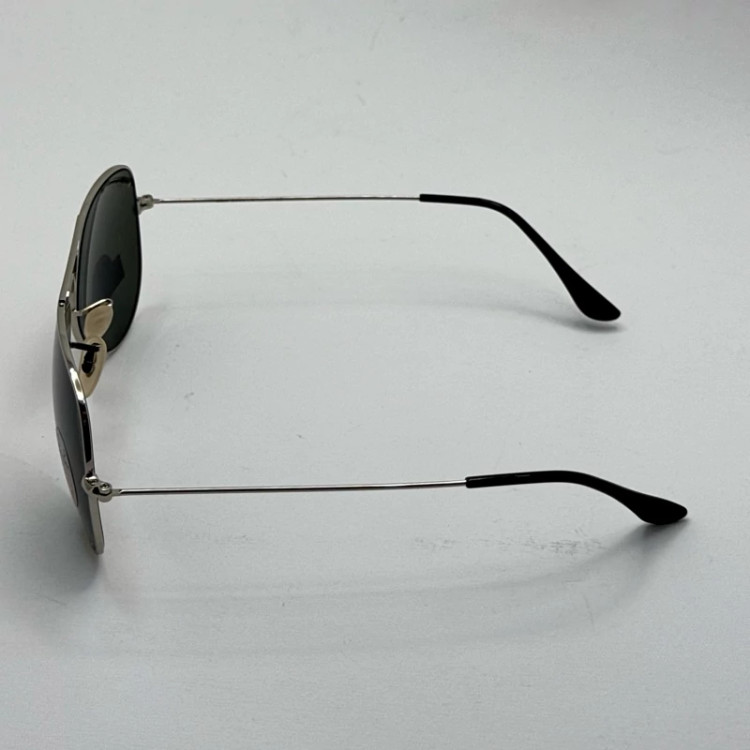 تصویر عینک ریبن خلبانی شیشه سنگ پلاریزه سبز با فریم نقره ای به همراه پک کامل ریبن کد Rayban RB 3026