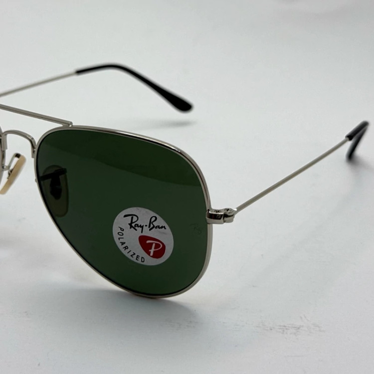 تصویر عینک ریبن خلبانی شیشه سنگ پلاریزه سبز با فریم نقره ای به همراه پک کامل ریبن کد Rayban RB 3026