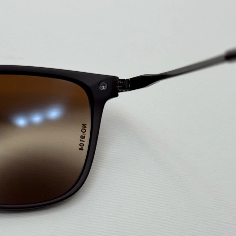 تصویر عینک آفتابی پلیس POLICE قهوه ای پلاریزه یووی 400 به همراه کاور پارچه ای و دستمال نانو کد 9104