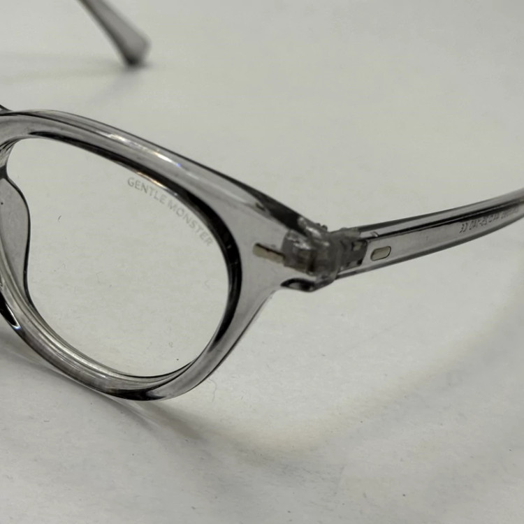 تصویر فریم عینک بلوکات طبی گرد جنتل مانستر طوسی ZN 3595 به همراه کاور پارچه ای و دستمال