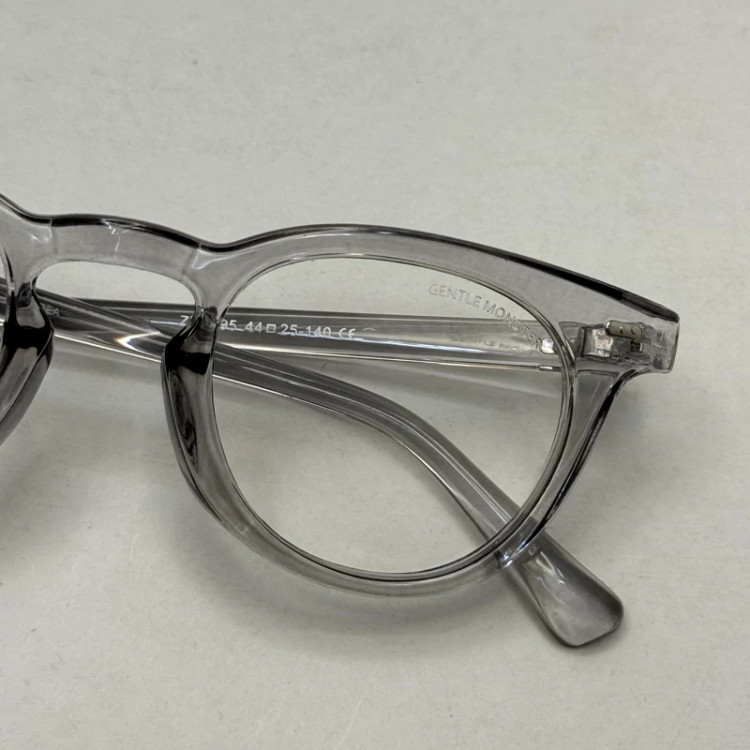 تصویر فریم عینک بلوکات طبی گرد جنتل مانستر طوسی ZN 3595 به همراه کاور پارچه ای و دستمال
