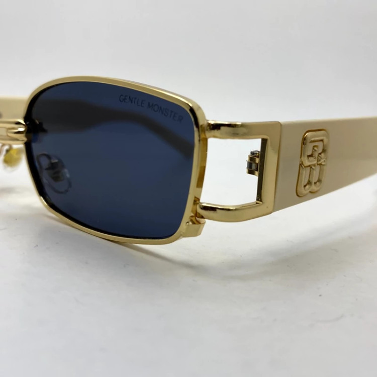 تصویر عینک آفتابی جنتل مانستر پیرسینگ دار کرمی به همراه کاور و دستمال