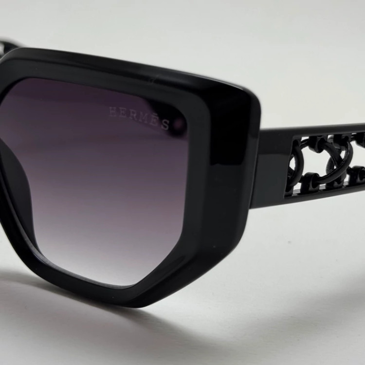 تصویر عینک آفتابی زنانه هرمس مدل Hermes Cut Out Black دسته چرمی مشکی کد رفرنس 1178