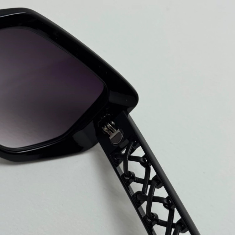 تصویر عینک آفتابی زنانه هرمس مدل Hermes Cut Out Black دسته چرمی مشکی کد رفرنس 1178