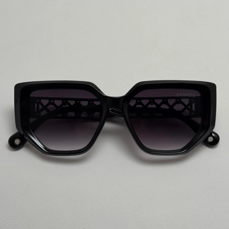 تصویر عینک آفتابی زنانه هرمس مدل Hermes Cut Out Black دسته چرمی مشکی کد رفرنس 1178
