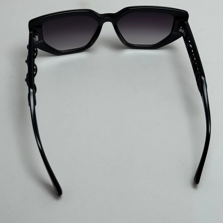 تصویر عینک آفتابی زنانه هرمس مدل Hermes Cut Out Black دسته چرمی مشکی کد رفرنس 1178