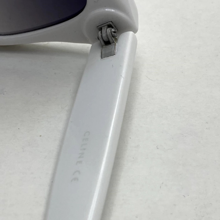 تصویر عینک آفتابی سلین سفید به همراه کاور و دستمال مخصوص رایگان