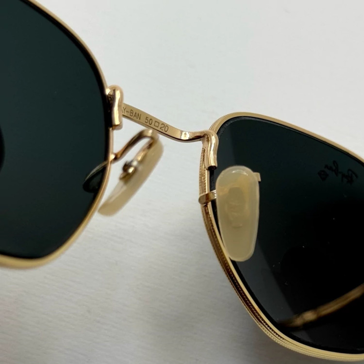 تصویر عینک ریبن هگزونال شیشه سنگ مشکی فریم طلایی به همراه پک کامل ریبن کد Rayban RB 3548