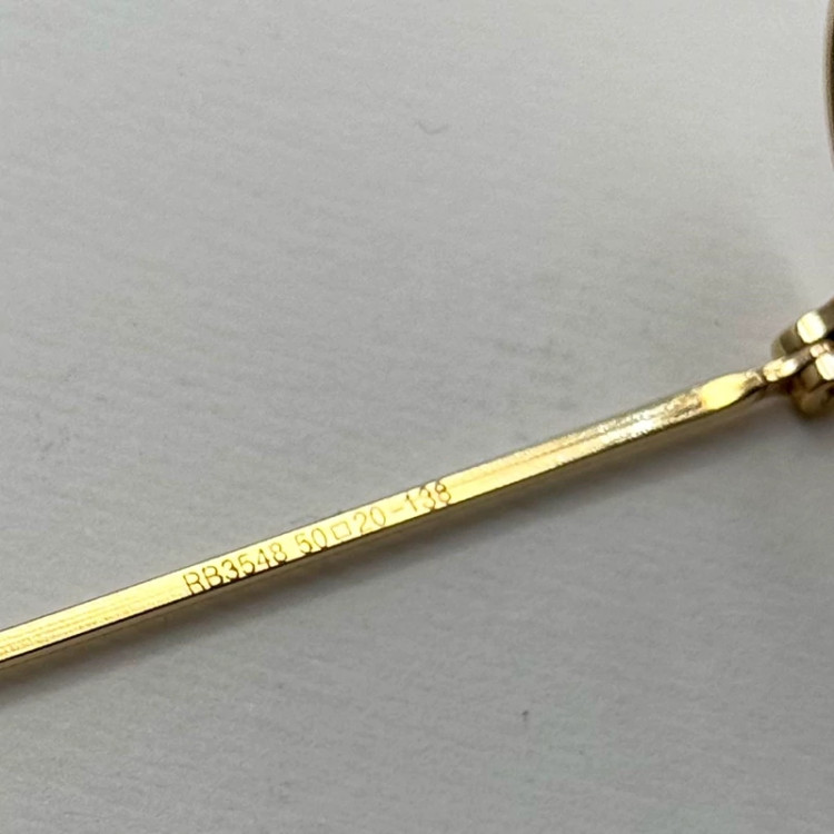 تصویر عینک ریبن هگزونال شیشه سنگ مشکی فریم طلایی به همراه پک کامل ریبن کد Rayban RB 3548