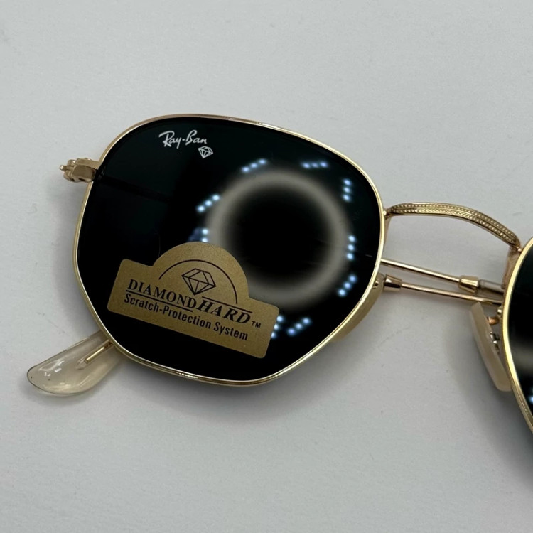 تصویر عینک ریبن هگزونال شیشه سنگ مشکی فریم طلایی به همراه پک کامل ریبن کد Rayban RB 3548