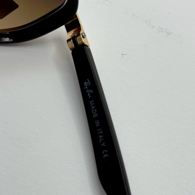 تصویر عینک ریبن شیشه سنگ قهوه ای هایلایت آنتی رفلکس با فریم طلایی به همراه پک کامل ریبن کد Rayban RB 4674