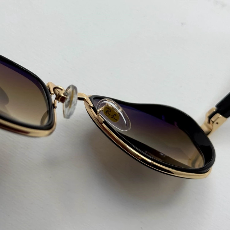 تصویر عینک ریبن شیشه سنگ قهوه ای هایلایت آنتی رفلکس با فریم طلایی به همراه پک کامل ریبن کد Rayban RB 4674