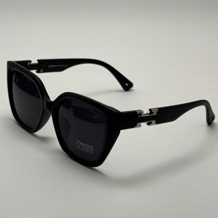 تصویر عینک آفتابی زنانه پلاریزه هرمس HERMES مشکی مات کد p5223 به همراه کارو پارچه ای و دستمال