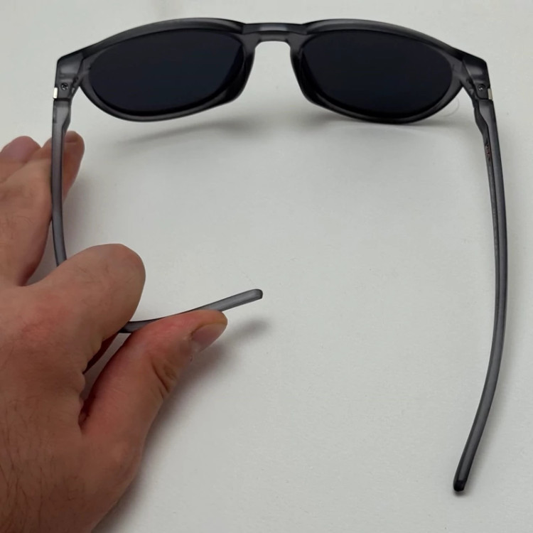 تصویر عینک آفتابی پلاریزه اوکلی Oakley طوسی عدسی مشکی گرد کد TO4910